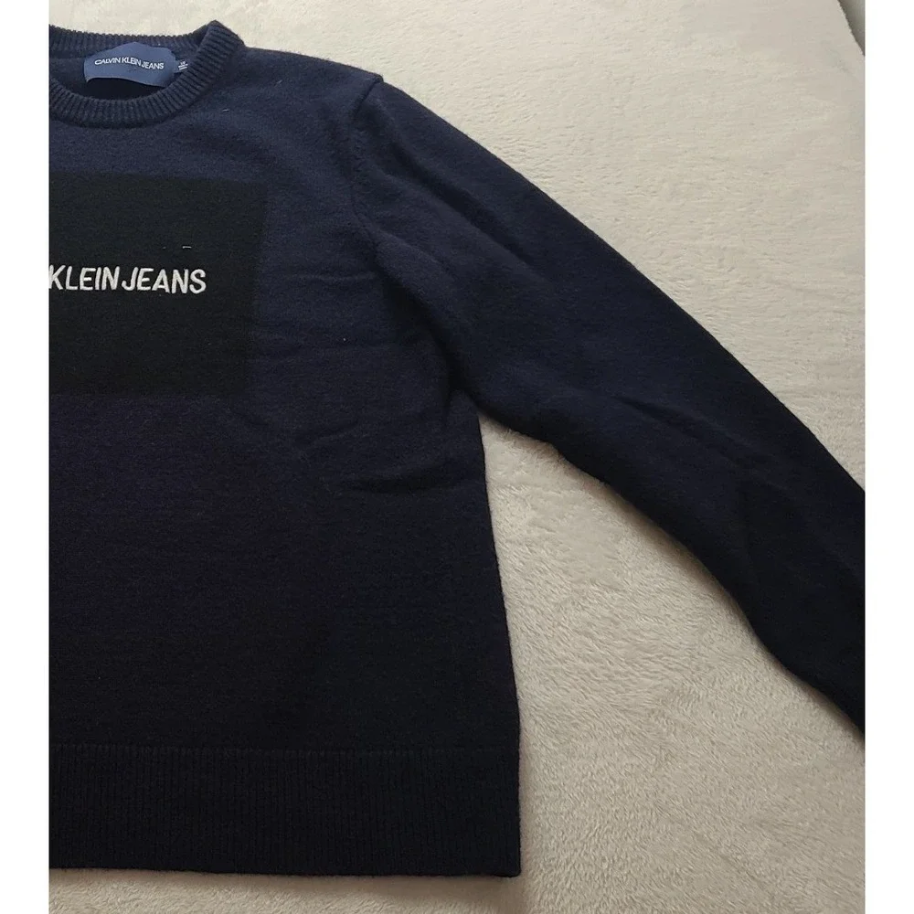 Calvin Klein Jeans Men's Navy Blue Logo Patch Crewneck Knit Sweater Large